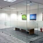 Mamparas de vidrio para oficinas en Granada