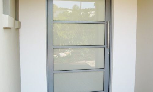 Puertas de aluminio con cristal para exterior, ¿por qué elegirlas?