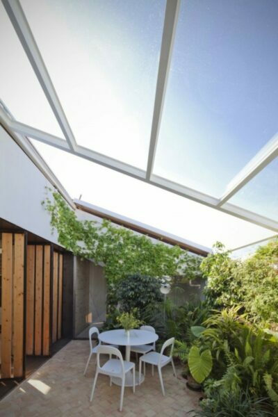 Las ventajas de instalar un techo de cristal en la terraza