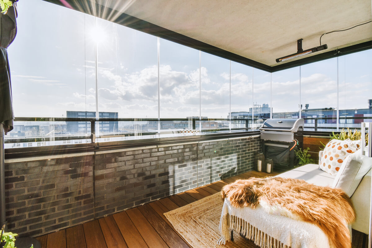 Cortinas de vidrio, la forma más elegante de cerrar tu terraza