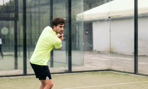 imagen-Cerramiento-de-pistas-de-padel-con-marquesinas-de-cristal