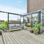 Cómo instalar un techo de cristal en tu terraza y disfrutar de luz natural