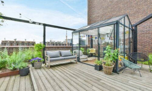 Cómo instalar un techo de cristal en tu terraza y disfrutar de luz natural