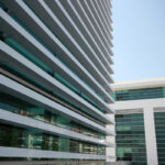 Tendencias 2025 en fachadas de vidrio para edificios modernos