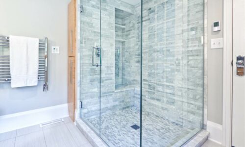 Cómo elegir el vidrio para mamparas de baño más resistentes y seguras