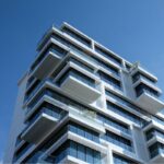 Cómo contribuye el vidrio a la sostenibilidad en la construcción moderna