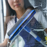 ¿Cómo limpiar los cristales de las ventanas por fuera?