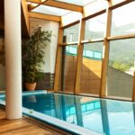 Cerramientos de piscinas con techos de cristal: disfruta tu piscina todo el año
