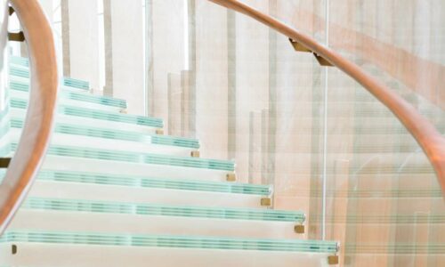 Cómo iluminar una escalera con vidrio ideas modernas y fáciles de aplicar