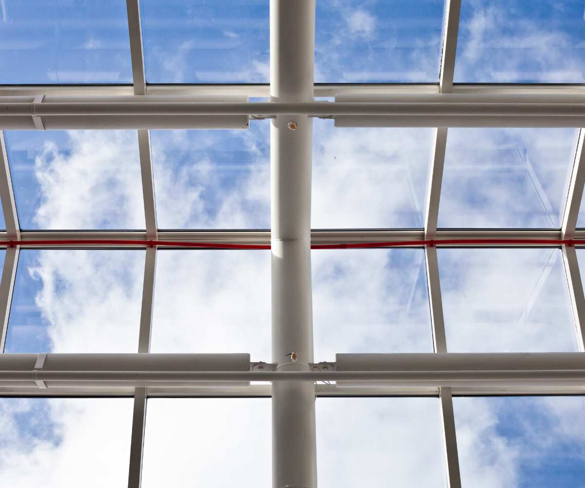 Tipos de techos de vidrio: cuál elegir según tu presupuesto y uso