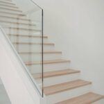 Barandillas de cristal para escaleras interiores: normativa, seguridad y diseño